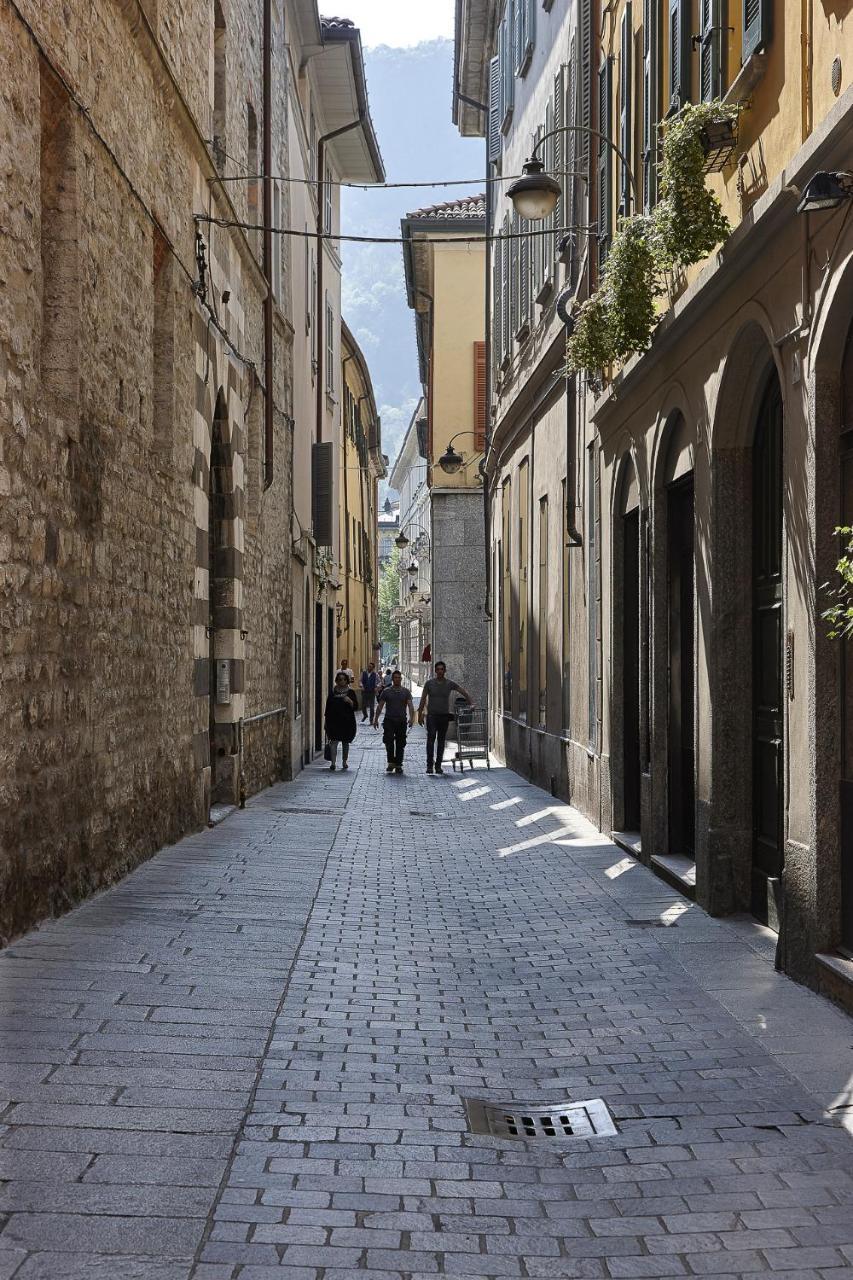 Joivy Charming Apartment Centre Of Como Luaran gambar